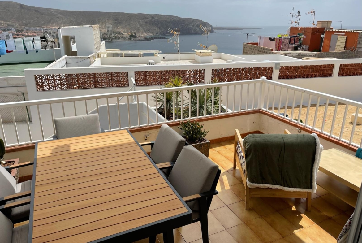 Terrace with sea views from charming flat in Los Cristianos, Tenerife