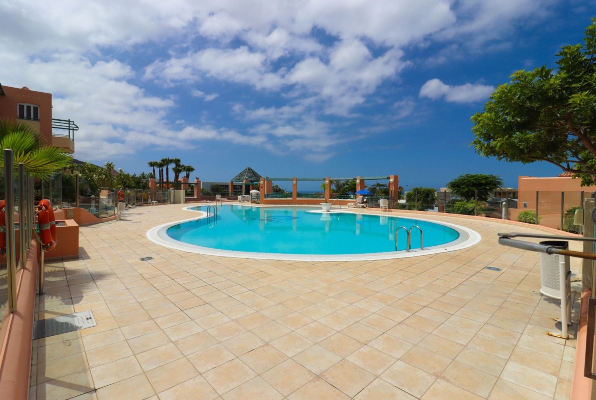 Beautiful outdoor pool with sea views in Costa Adeje, Los Almendros apartment complex